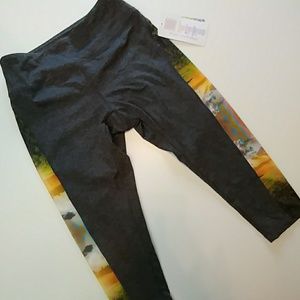BNWT Lularoe Jade Capri legging XS